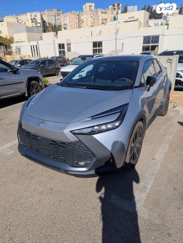מודעת רכב טויוטה C-HR