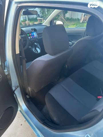 מודעת רכב מאזדה 2