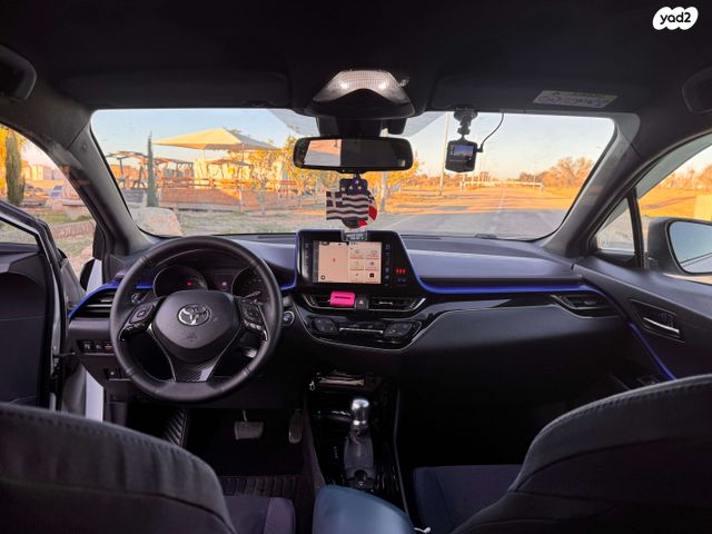 מודעת רכב טויוטה C-HR