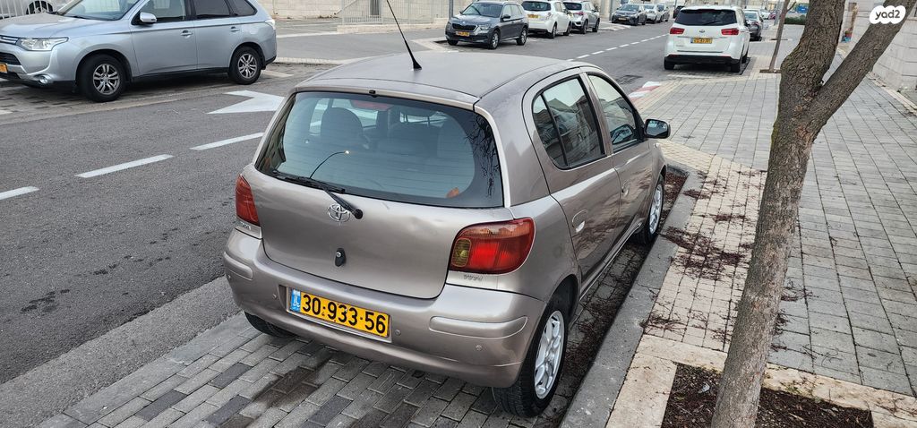 טויוטה יאריס