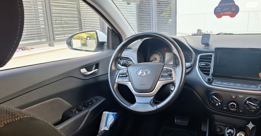 יונדאי אקסנט i25