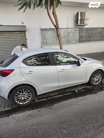 מודעת רכב מאזדה 2