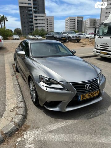 מודעת רכב לקסוס IS