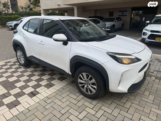 טויוטה יאריס קרוס