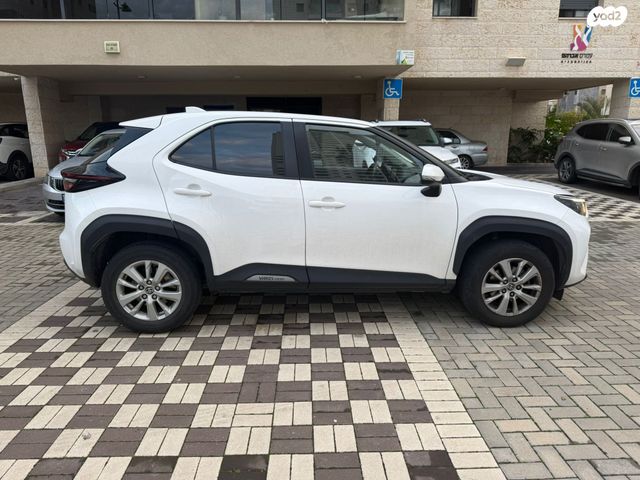 טויוטה יאריס קרוס