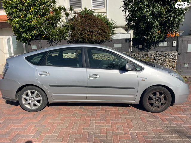 טויוטה פריוס