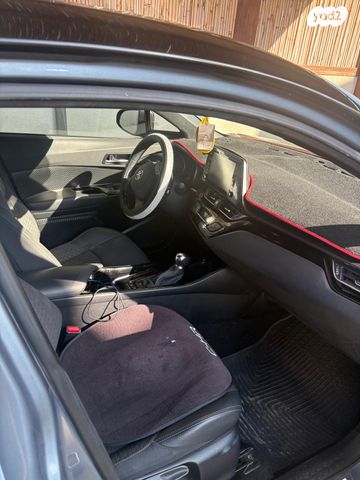 מודעת רכב טויוטה C-HR