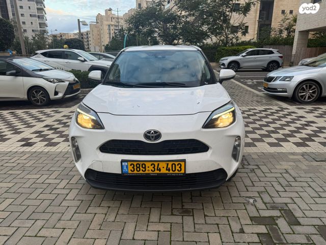 טויוטה יאריס קרוס