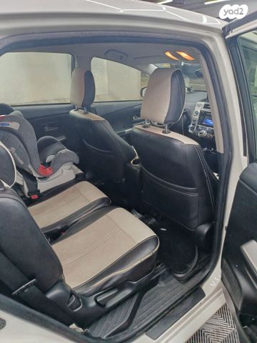 טויוטה פריוס פלוס