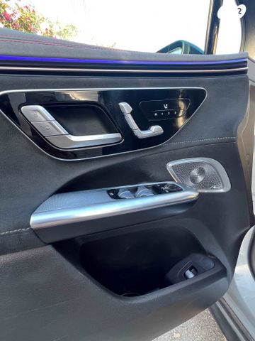 מרצדס-בנץ EQE SUV