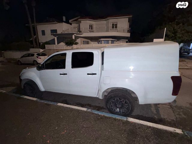 איסוזו די-מקס