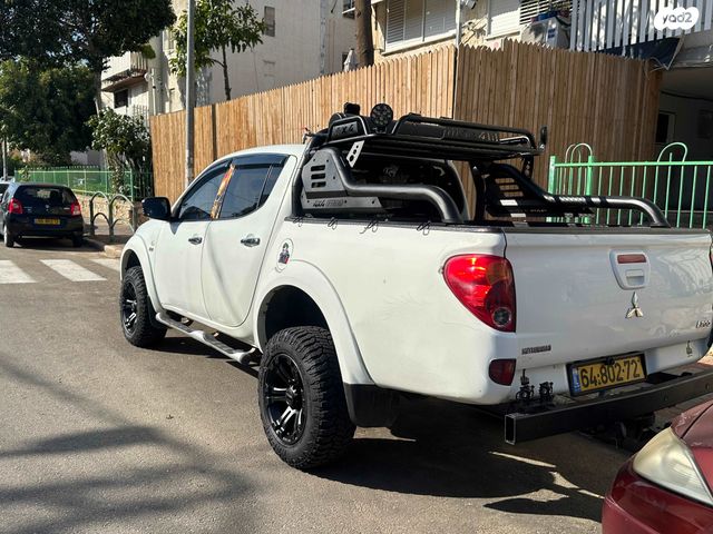 מיצובישי טרייטון / L200
