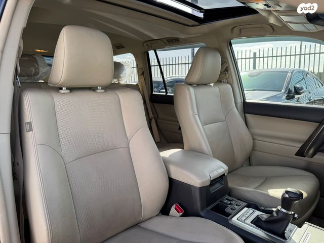 טויוטה לנד קרוזר