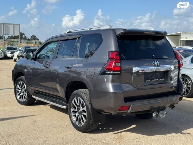 טויוטה לנד קרוזר