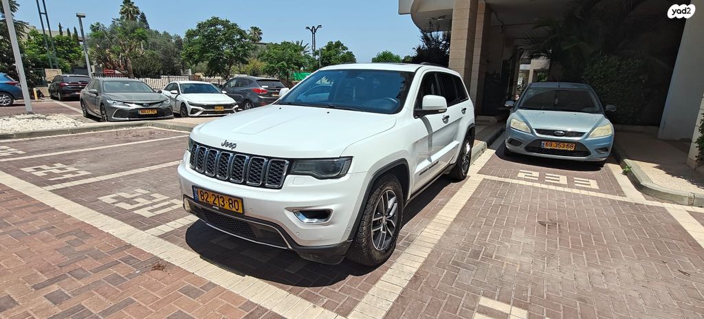 מודעת רכב ג'יפ גרנד צ'ירוקי