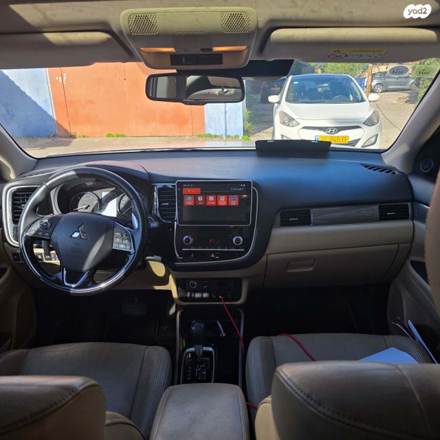 מיצובישי אאוטלנדר