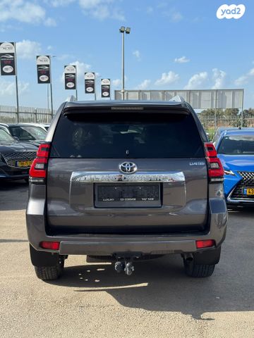 טויוטה לנד קרוזר