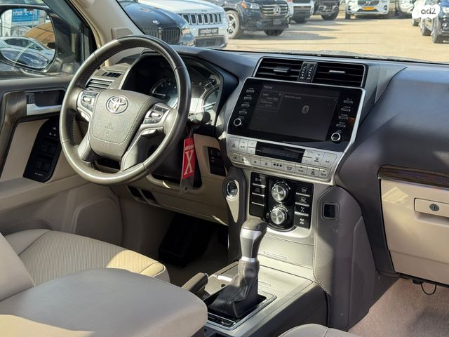 טויוטה לנד קרוזר