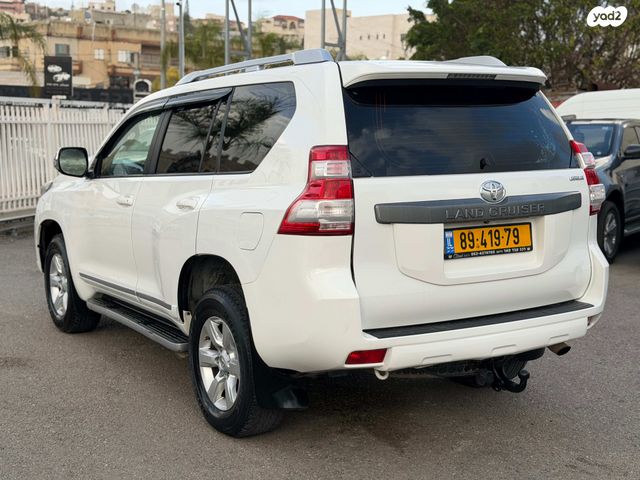 טויוטה לנד קרוזר