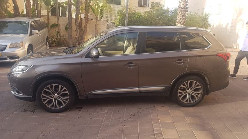 מיצובישי אאוטלנדר