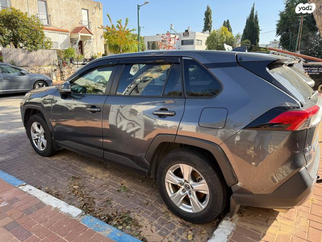 טויוטה RAV4