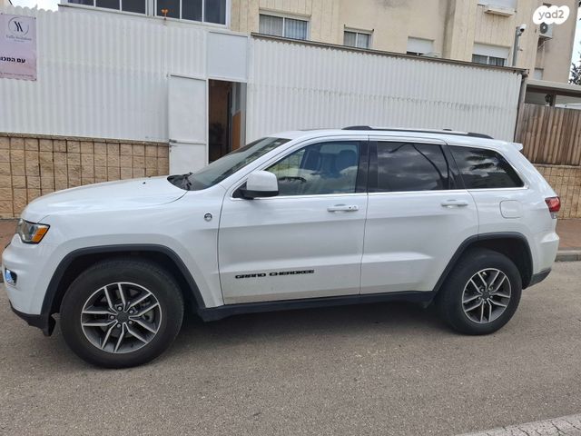 מודעת רכב ג'יפ גרנד צ'ירוקי