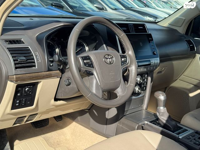 טויוטה לנד קרוזר