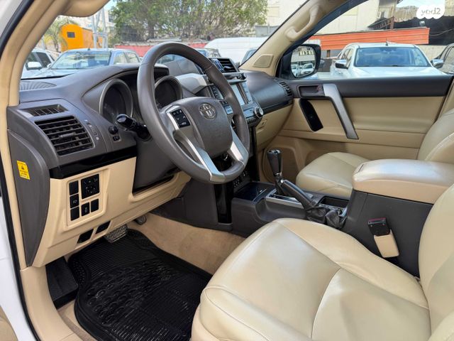 טויוטה לנד קרוזר