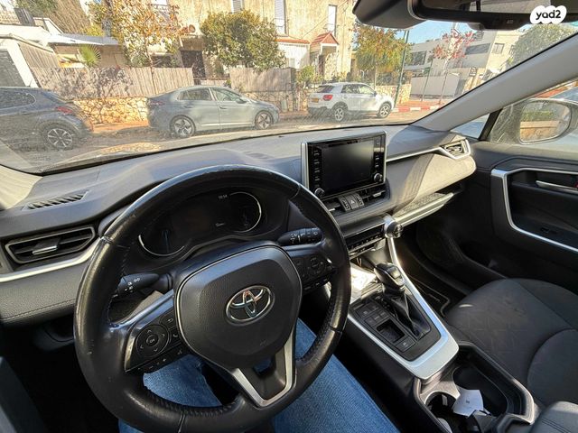 טויוטה RAV4