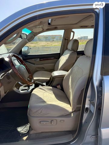 טויוטה לנד קרוזר