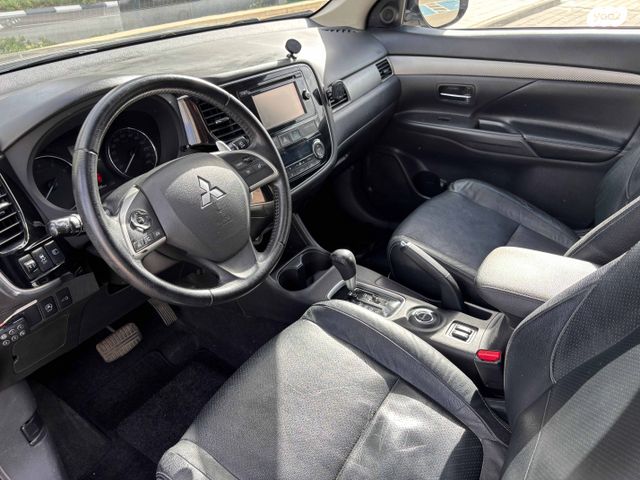 מיצובישי אאוטלנדר