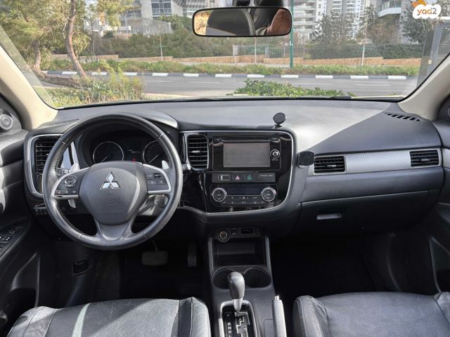 מיצובישי אאוטלנדר