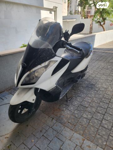 מודעת רכב קימקו דאון-טאון 300