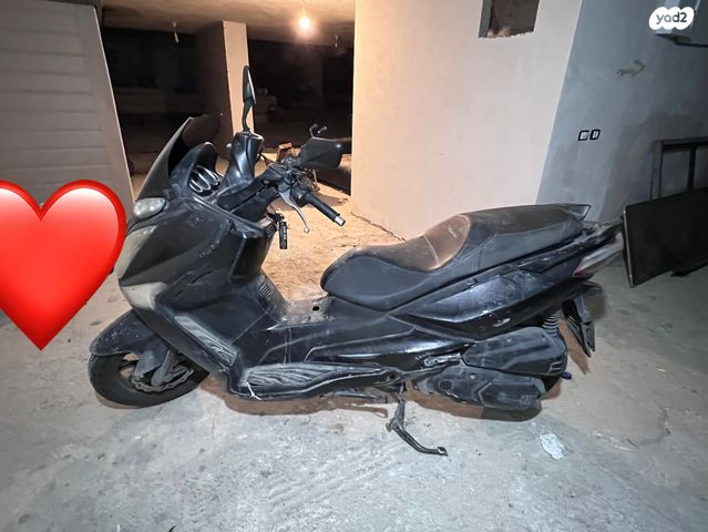 מודעת רכב סאן יאנג ג'וי-מקס 300 XI