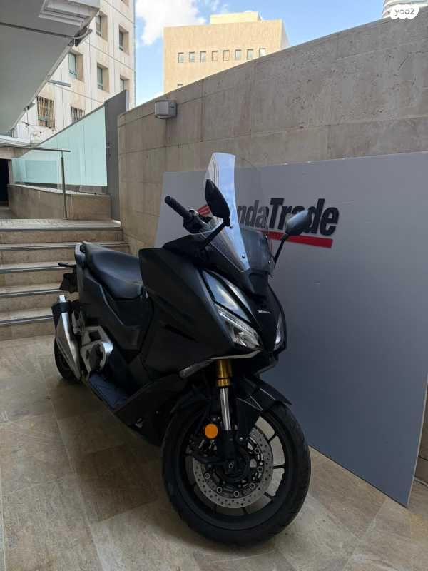 הונדה פורזה 750