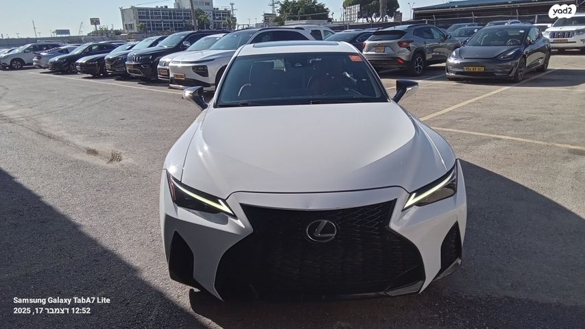 מודעת רכב לקסוס IS