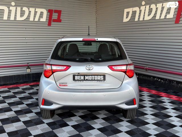 טויוטה יאריס