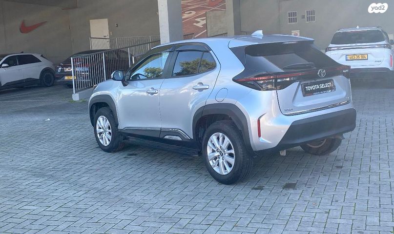 טויוטה יאריס קרוס