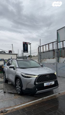 מודעת רכב טויוטה קורולה קרוס 2