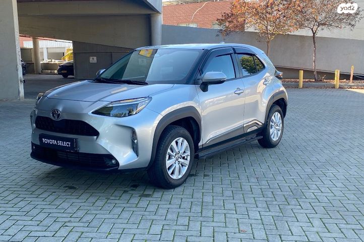 טויוטה יאריס קרוס