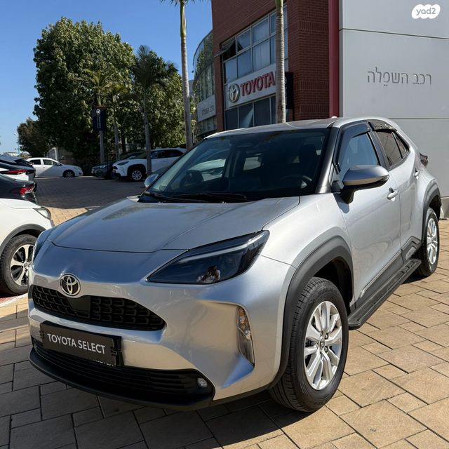 מודעת רכב טויוטה יאריס קרוס