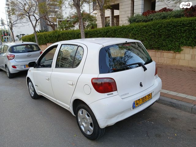 טויוטה יאריס