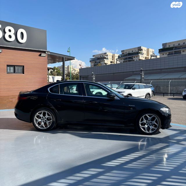 אלפא רומיאו ג'וליה