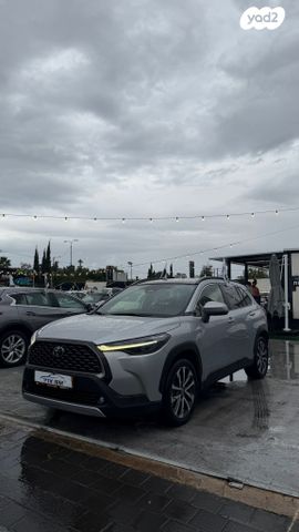 מודעת רכב טויוטה קורולה קרוס 1