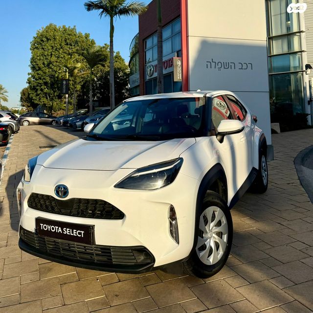 מודעת רכב טויוטה יאריס קרוס