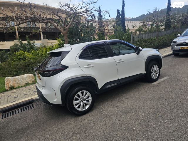 טויוטה יאריס קרוס