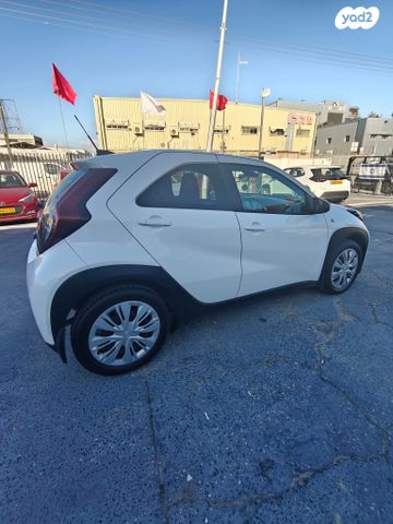 טויוטה אייגו X