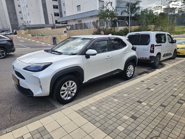 מודעת רכב טויוטה יאריס קרוס