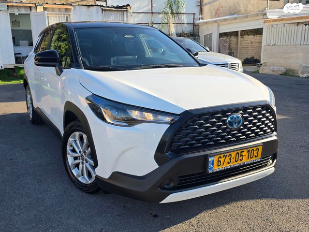 מודעת רכב טויוטה קורולה קרוס