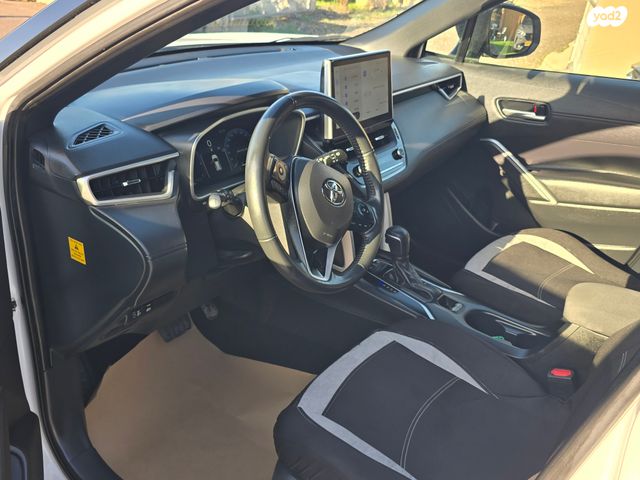 טויוטה קורולה קרוס